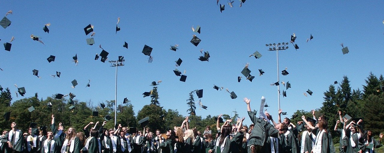 New College Graduates Should Pay Attention to These 5 Financial Lessons